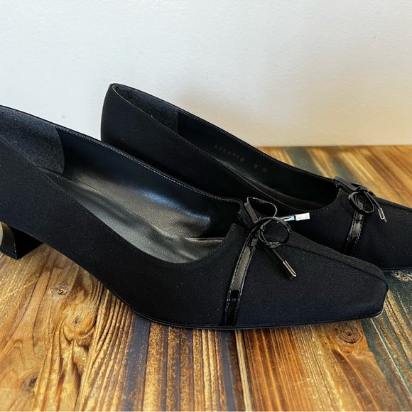 Stuart Weitzman Black Fabric Low Heel Size 8M - Picture 1 of 7